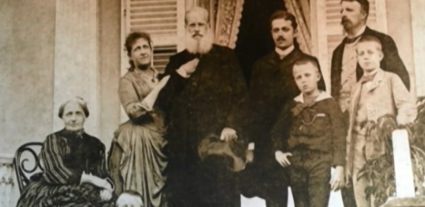 Reprodução de última foto conhecida da família imperial; Petrópolis era o refúgio dos membros da monarquia brasileira durante o verão