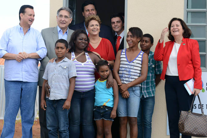 Além de Dilma e Pimentel, também compareceram à cerimônia de inauguração o ministro das Cidades, Gilberto Kassab, o ministo do Desenvolvimento Agrário, Patrus Ananias, e a presidente da CAIXA, Miriam Belchior