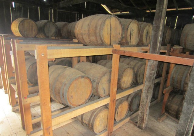 Armazenamento da cachaça em barris de carvalho – Foto: Divulgação / Alambique Fazenda Itatinga