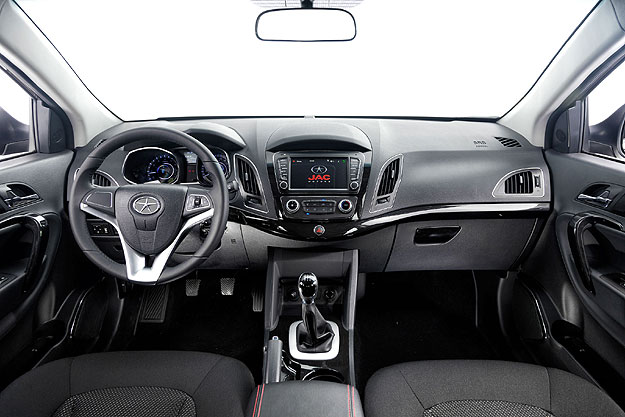O interior do JAC T6 - Foto: Divulgação
