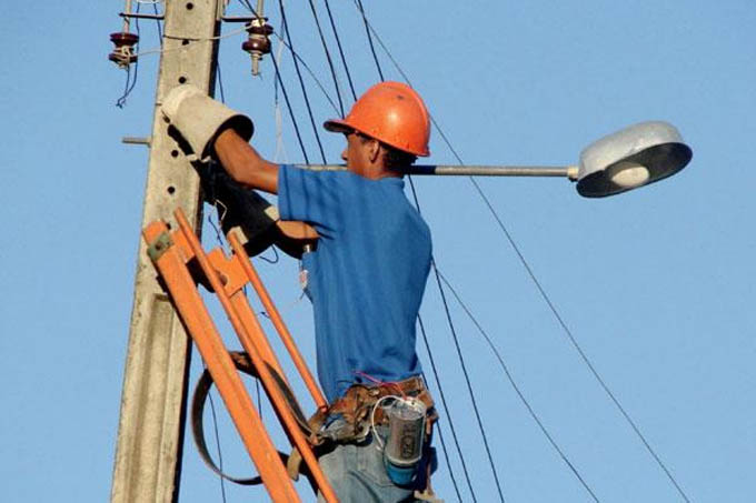 Se o novo projeto for aprovado e transformado em lei, a responsabilidade da Iluminação Pública pode voltar para os estados e União