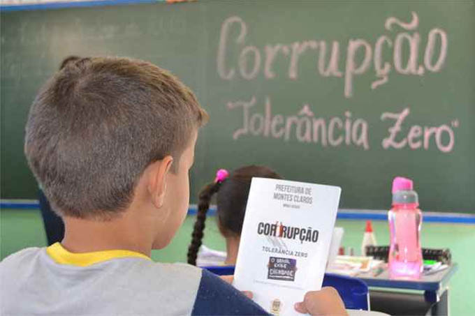 Escola Municipal Vidinha Pires, onde a cartilha foi distribuída aos alunos. Maioria desconhece o significado da palavra corrupção (foto: Luiz Ribeiro / EM / D.A Press)