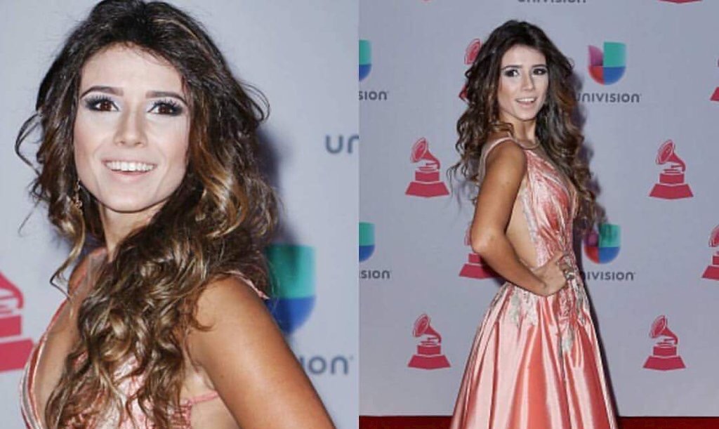 Paula Fernandes vira fantasma e assombra o tapete vermelho do Grammy Latino