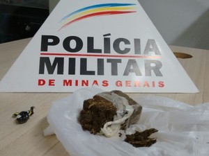 Droga apreendida no interior de veículo em Governador Valadares (MG) - Foto: Polícia Militar/Divulgação)