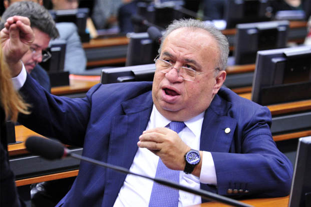 O deputado Heráclito Fortes (PSB-PI) convidou parlamentares para comerem pizza após a votação do processo de impeachment da presidente Dilma Rousseff(Alex Ferreira / Câmara dos Deputados/VEJA)