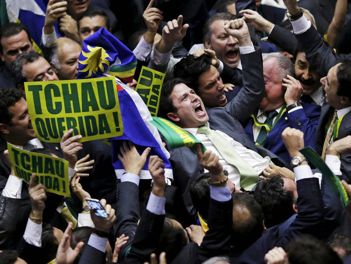 O deputado Bruno Cavalcanti de Araújo (PSDB-PE) dá voto decisivo para a abertura do processo de impeachment de Dilma Rousseff (PT), durante sessão da Câmara dos Deputados - 17/04/2016 (Ueslei Marcelino/Reuters)