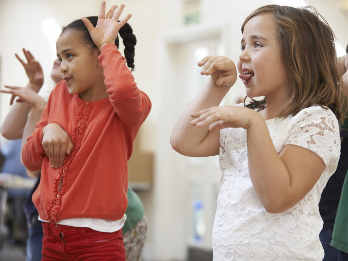 A medida vale para o ensino infantil, fundamental e médio de todas as escolas do país, públicas e particulares - Istock/Getty Images)