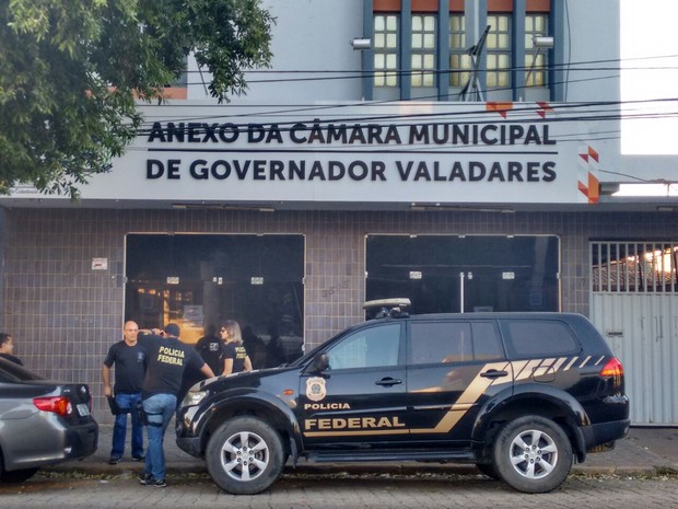 PF cumpre mandados de busca e apreensão em Valadares - Foto: Zana Ferreira/ G1)