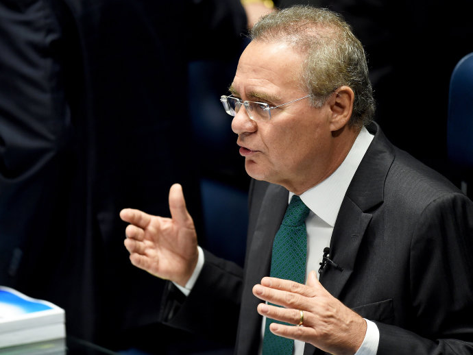 O presidente do Senado Renan Calheiros (PMDB-AL) durante sessão que decide pelo afastamento de Dilma Rousseff - 11/05/2016 (Evaristo Sa/AFP)