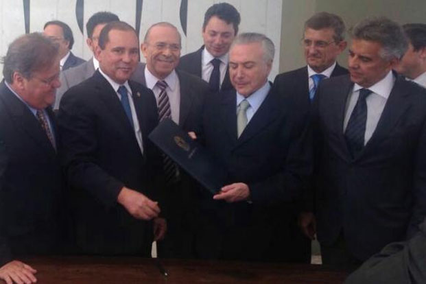 No Palácio do Jaburu, Michel Temer é notificado e passa a ser presidente interino (Foto: Assessoria do senador Vicentinho)