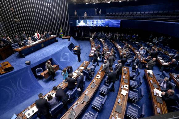 As votações no Senado, nesta semana, devem ter em pauta os projetos de lei que altera os valores de enquadramento do Simples Nacional e o que institui o Programa Ciência sem Fronteiras (foto: Wilson Dias/Agência Brasil)
