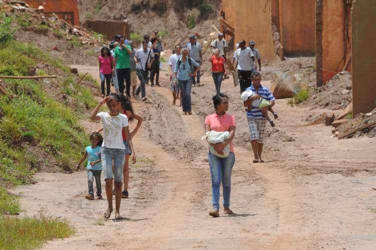 Famílias perderam as suas casas com o rompimento da Barragem do Fundão (foto: Tulio Santos/EM/D.A Press)