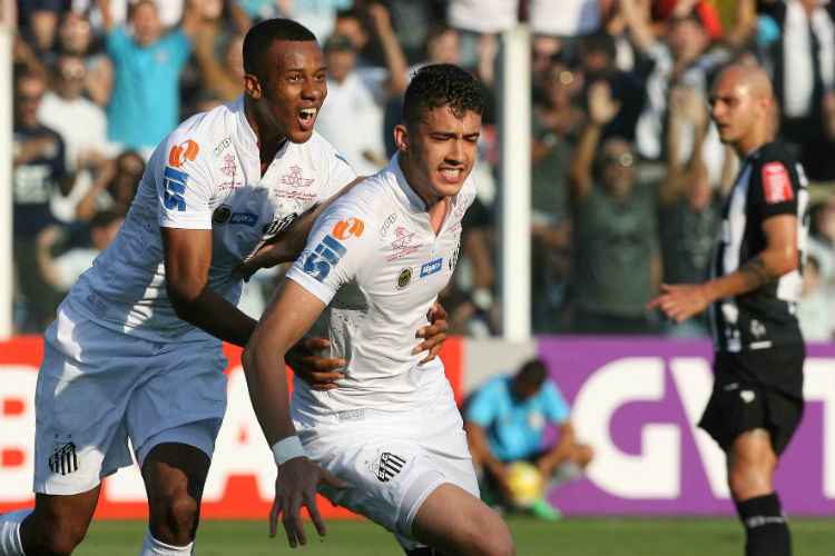 Zagueiro Gustavo Henrique abriu caminho para a vitória do Santos em lance de bola parada no começo da partida