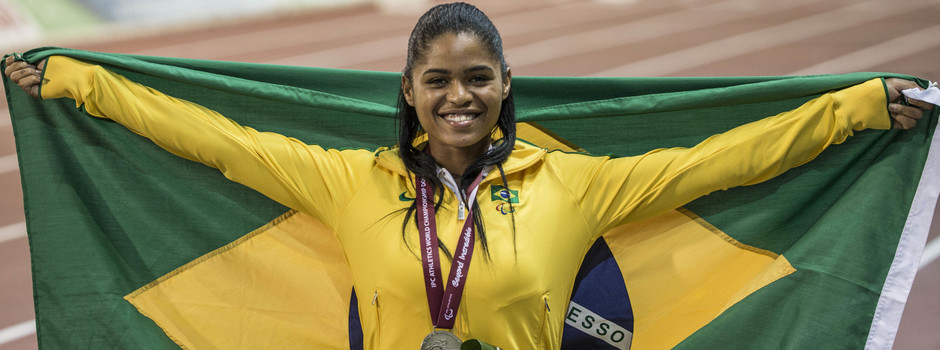 A mineira Raíssa Machado foi medalha de prata no Mundial de Atletismo em Doha, no Qatar, em 2015