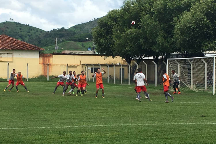 Elenco do América-TO para a Temporada 2017 treina na vizinha cidade de Itambacuri (foto: Alan Souza - ASCOM América-TO)