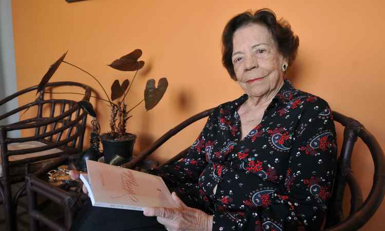 Aos 89 anos, Martha Barreto Lucena concluiu o curso de direito em 2016 e publicou um livro (Foto: Rodrigo Clemente/EM/D.A Press)
