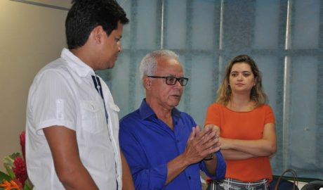 O secretário municipal de Educação Marcos Godinho (de azul, no meio) ressaltou que uma das prioridades da Administração é a eleição para diretores das escolas ainda neste ano – 2017 (foto: ASCOM PMTO)