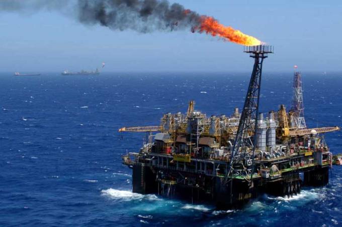 A produção total da Petrobras no país, incluindo o gás natural, somou 2,63 milhões de barris de óleo equivalente por dia (boed), também um novo recorde para a estatal (Marcelo Sayão/EFE/VEJA)