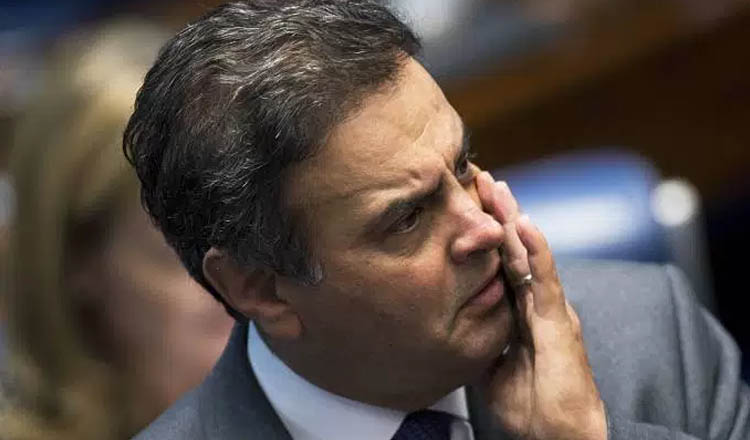 O senador e presidente do PSDB, Aécio Neves, que está sendo acusado de cobrar propina para fraldar licitações no Governo de Minas (foto: Marcelo Camargo | Reprodução de VEJA.com)