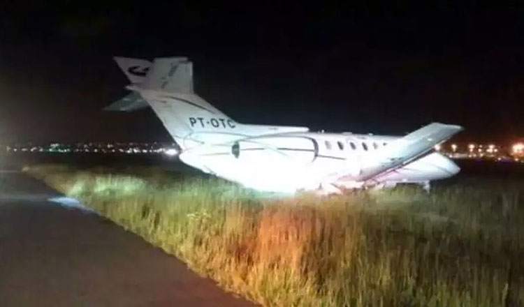 O avião que transportava o senador Aécio Neves precisou fazer um pouso de emergência em Cumbica (foto: Youtube | Reprodução)