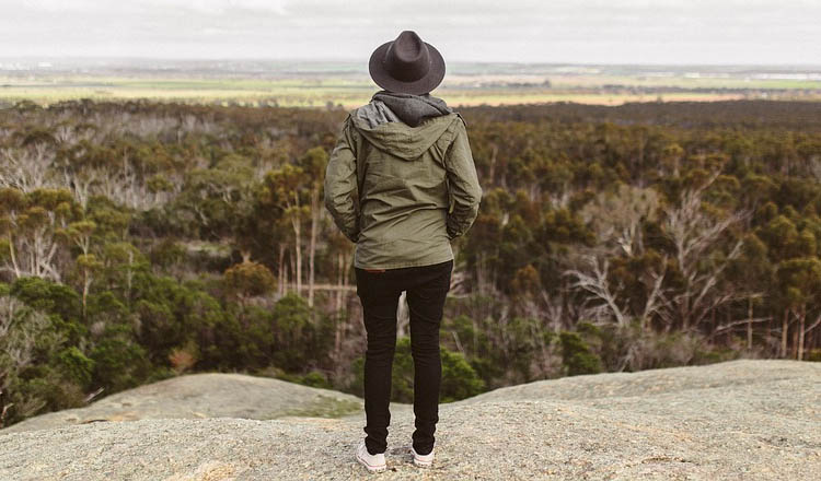 Enquanto a maioria das pessoas relata uma maior satisfação ao interagir mais com amigos, pessoas com QI mais alto preferem a solidão (foto: PIXABAY.com)