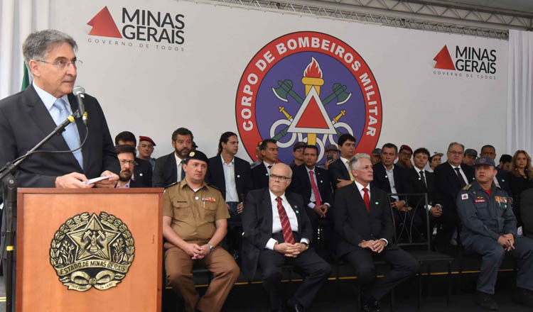 FERNANDO PIMENTEL: “Vamos continuar preservando os direitos dos servidores públicos porque não existe serviço público se não tiver servidor” (foto: Manoel Marques/Imprensa MG)