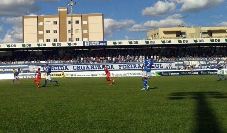 A URT pressionou bastante no segundo tempo, mas o jogo não saiu do empate em 1 x 1 (Foto: PH Studio)