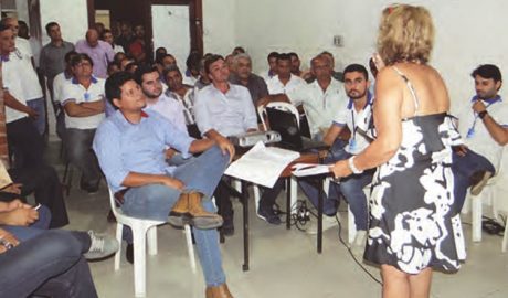 Cinara Gerdi durante a sua fala aos prefeitos (foto: Diário Tribuna)