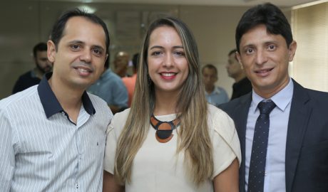 Durante o encontro, o gerente executivo Mielly Maya (esq) apresentou um briefing sobre a Exponor; a advogada Diviany Ledo (ao centro), sobre o PACE; e o consultor Adriano Queiroz, sobre a consultoria empresarial da ACE (foto: Sérgio Martins | SM Vídeo Produções)