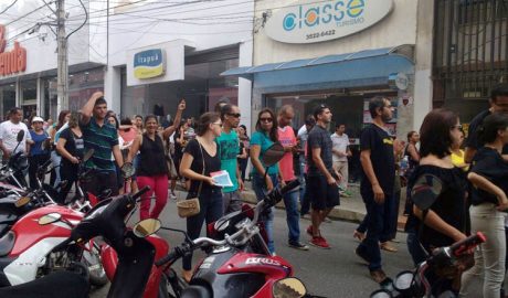 Em Teófilo Otoni o movimento percorreu algumas das principais ruas da cidade (foto: Whatsapp | Reprodução)