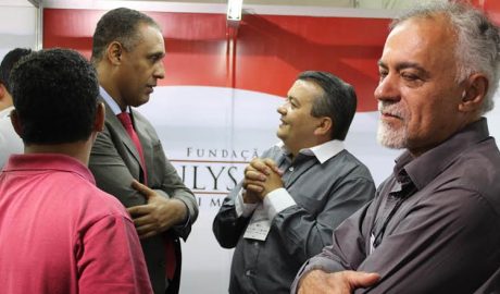 Deputado estadual Neilando Pimenta, prefeito de Minas Novas, Aécio Guedes e lideranças politícas no 34º Congresso Mineiro de Municípios, no Expominas (foto: Divulgação)